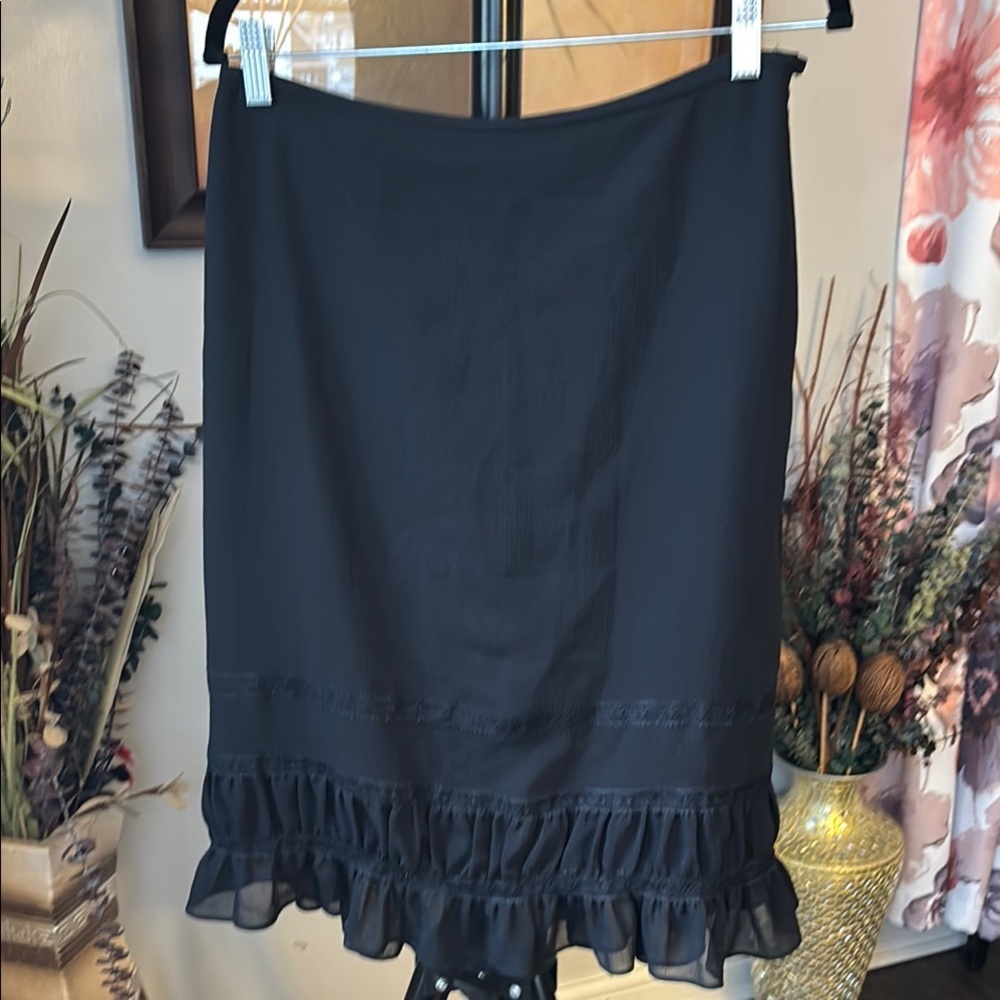 Elegant Black Ruffle Hem Skirt‎ Size 8